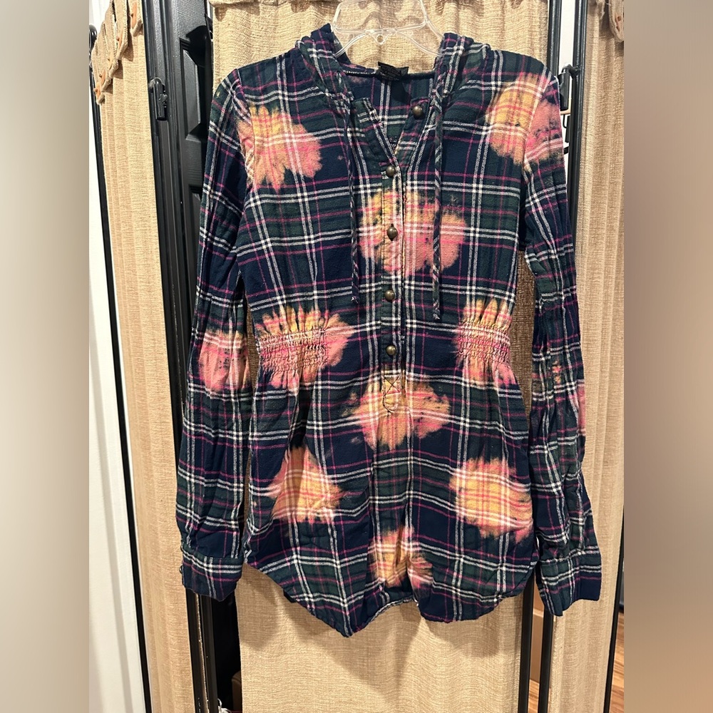Ladies Daytrip bleached hooded flannel